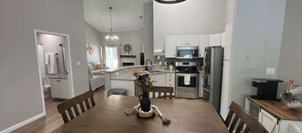 Mid City B&B- 2 bed, 2 bath!