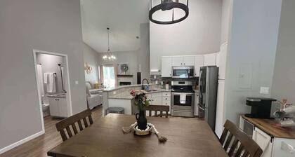 Mid City B&B- 2 bed, 2 bath!