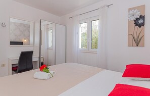 4 chambres, coffre-fort, lit de bébé portatif, accès au Wi-Fi (inclus)