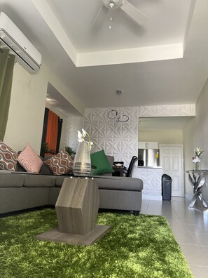 Smart-TV, Tischtennisplatte