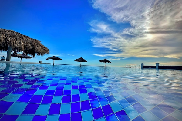 4 outdoor pools