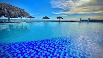 4 piscines extérieures
