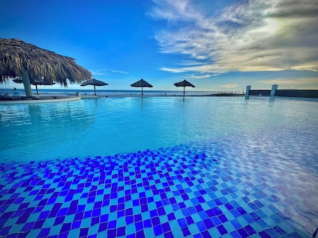 4 piscinas al aire libre