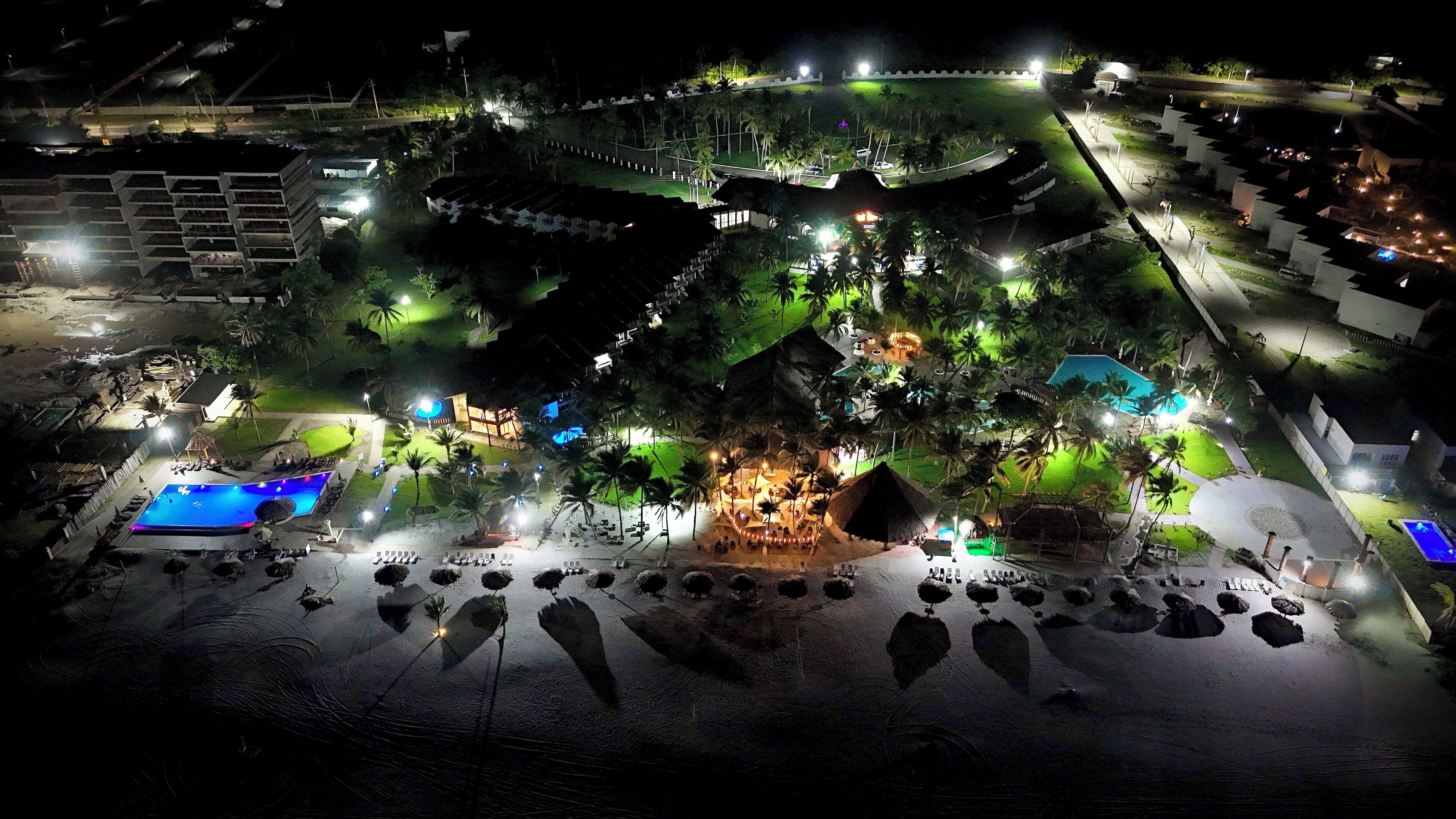 住宿正面 (夜晚)