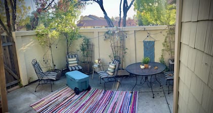 Roomy Petaluma condo close to parks and shops