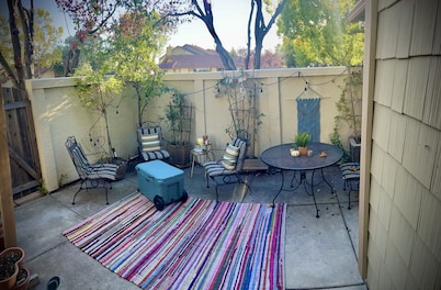 Roomy Petaluma condo close to parks and shops