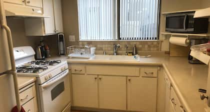 Roomy Petaluma condo close to parks and shops