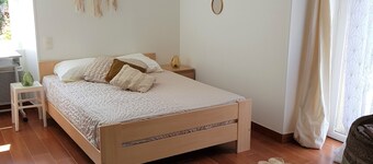 Longère (130m²) in quiet countryside: 5 bedrooms, large kitchen, garden.