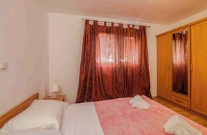 1 bedroom, iron/ironing board, Internet