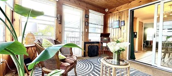 Near Lambeau • Fully Fenced Yard • Speakeasy • Sunroom • Cotton Candy Machine