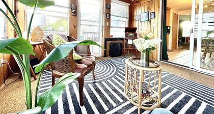 Near Lambeau • Fully Fenced Yard • Speakeasy • Sunroom • Cotton Candy Machine