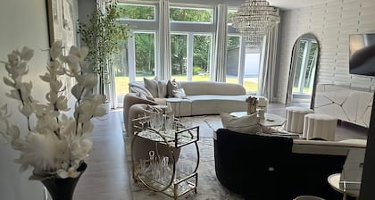 Luxury Lakehouse in Georgian Bluffs just steps from Francis Lake. .