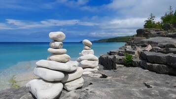 Experience the serene coastal beauty with a tranquil atmosphere, perfect for relaxation and contemplation.