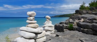 Luxury Lakehouse in Georgian Bluffs just steps from Francis Lake. .