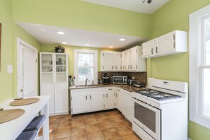 Frigorífic, microones, forn i placa de cuina 