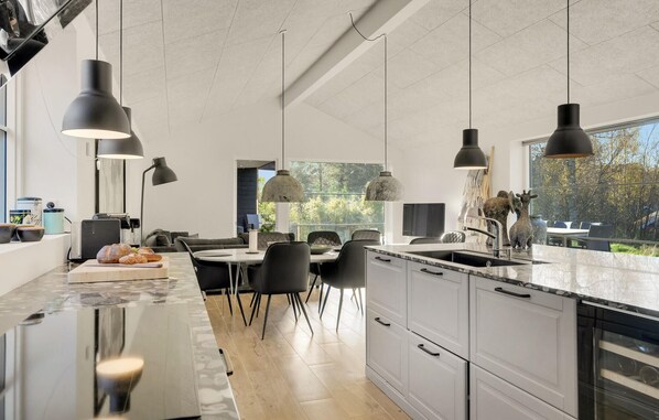 Køleskab, ovn, kogeplade, opvaskemaskine