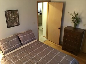 3 عدّة غرف نوم ومكواة/لوح كي وواي فاي مجانًا وملاءات أسرّة