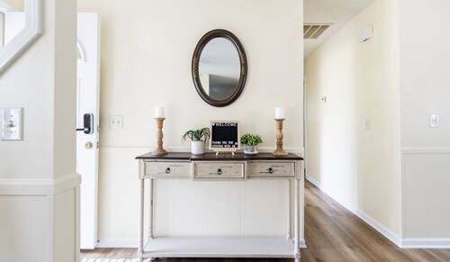 Centally located w/ coffee bar, theatre/gameroom