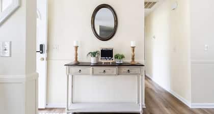 Centally located w/ coffee bar, theatre/gameroom