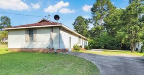 Exterior - Centally located w/ coffee bar, theatre/gameroom (Orangeburg)