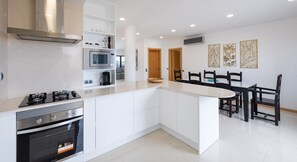 Private kitchen - [Sea View] Swimming Pool, Tennis and Parking (Quarteira)