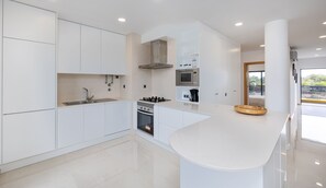 Private kitchen - [Sea View] Swimming Pool, Tennis and Parking (Quarteira)