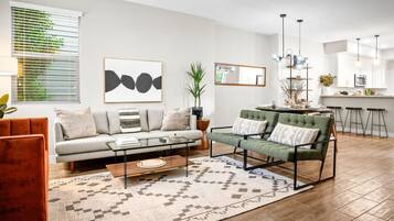Flat-screen TV, stereo