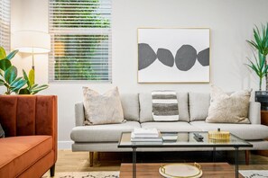 Flat-screen TV, stereo