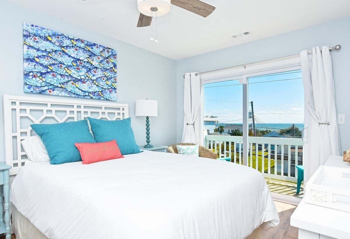 4 bedrooms, desk, iron/ironing board, travel crib