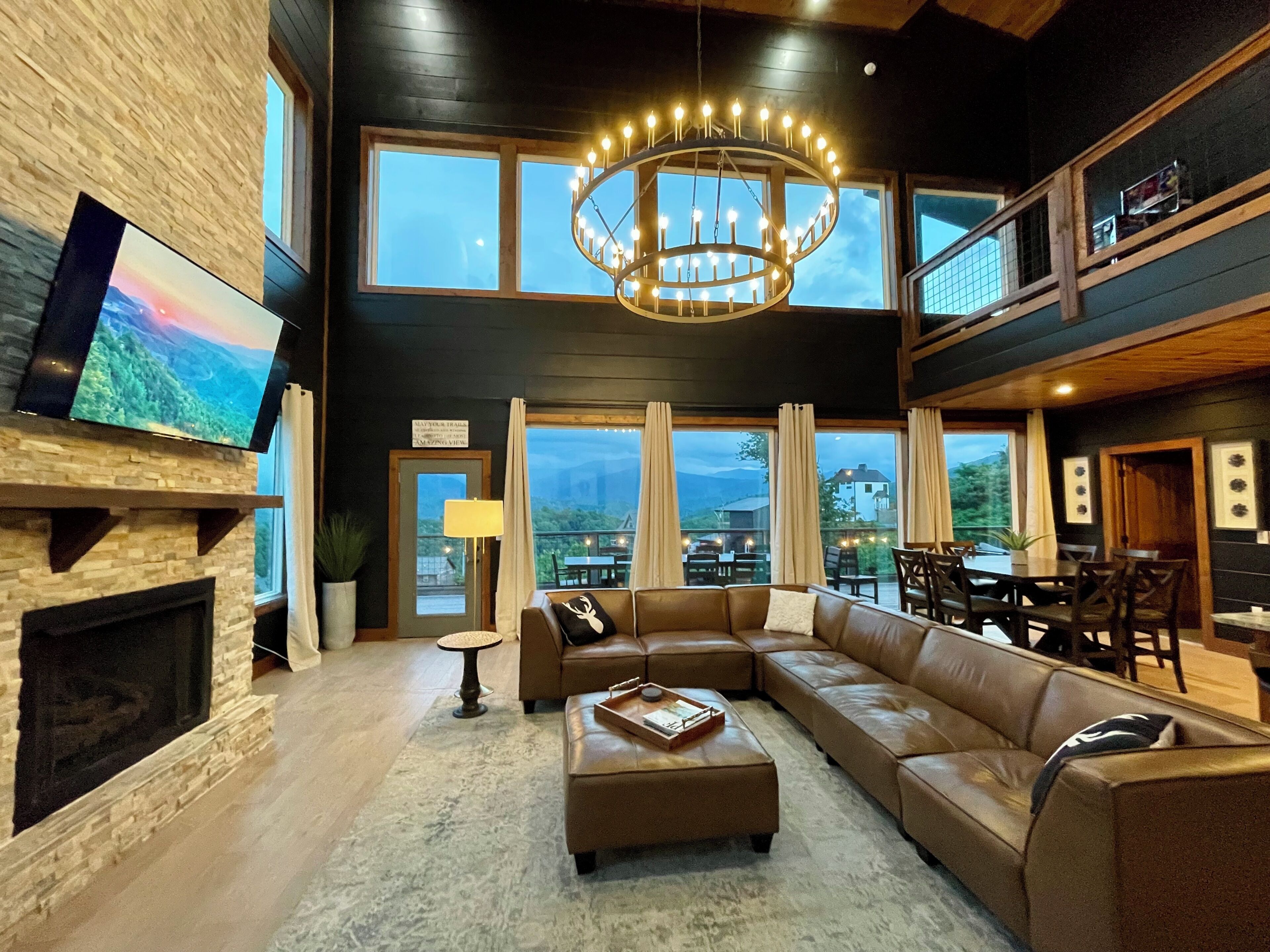 Smart TV, caminetto, videogiochi, tavolo da calcetto