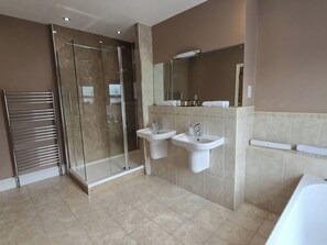 Cottage | Bathroom | Shower - Derwent Cottage (Keswick)