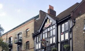 Exterior - The City Song 1 bedroom apartment in Rotherhithe (London)