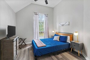 5 slaapkamers, een bureau, een strijkplank/strijkijzer, wifi