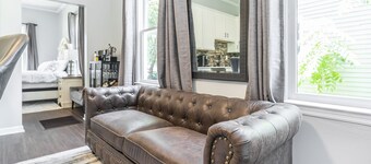 Luxurious 1-bedroom with Free Parking