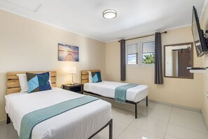 3 bedrooms, iron/ironing board, WiFi, bed sheets