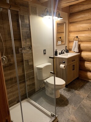 Shower, hair dryer, towels, toilet paper - Secluded Log Cabin, 30 min from Chena Hot Springs (Fairbanks)