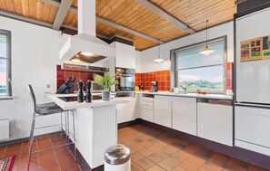 Fridge, oven, dishwasher, coffee/tea maker