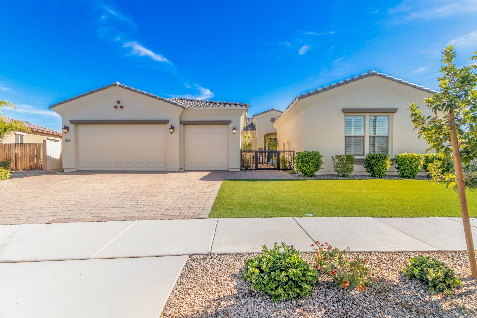 AMAZING EXECUTIVE STYLE HOME / MASTERPLAN COMMUNITY /COMMUNITY LAKE/ POOLS