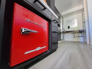 4 bedrooms, iron/ironing board, free WiFi, bed sheets - Discover the Best Santa Clara Has to Offer! 4 Units with FREE Parking! (Santa Clara)