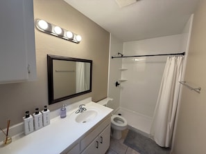 Combined shower/tub, hair dryer, towels, soap - North Park, San Diego (San Diego)