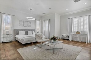 5 bedrooms, desk, iron/ironing board, travel cot - Natural Springs-2 acre, Games+karaoke, fit,views. (Riverside County)