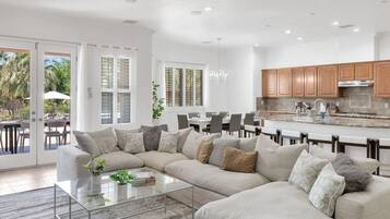 Smart-TV, Kamin, Videospiele, Bücher