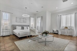 5 soverom, skrivebord, strykejern/-brett og wi-fi (inkludert)