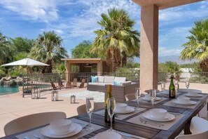 Outdoor dining - Natural Springs-2 acre, Games+karaoke, fit,views. (Riverside County)