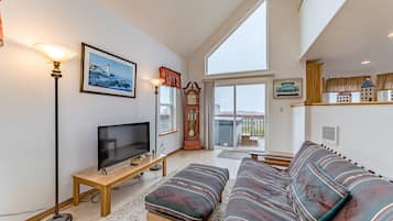 Fernseher, Kamin, Tischfußball, Bücher