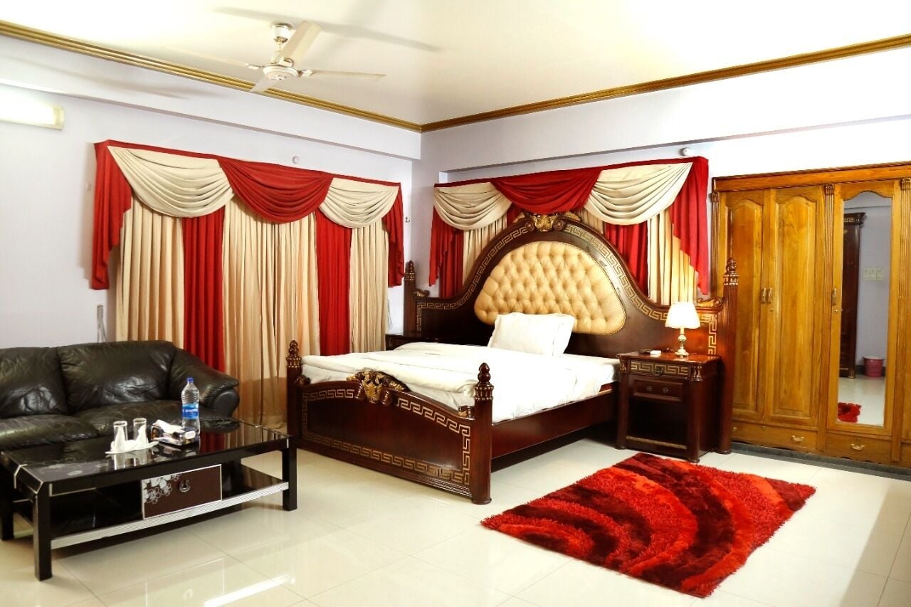 executive studio suite, 1 king bed, non smoking, city view | desk, laptop workspace, iron/ironing board, free wifi