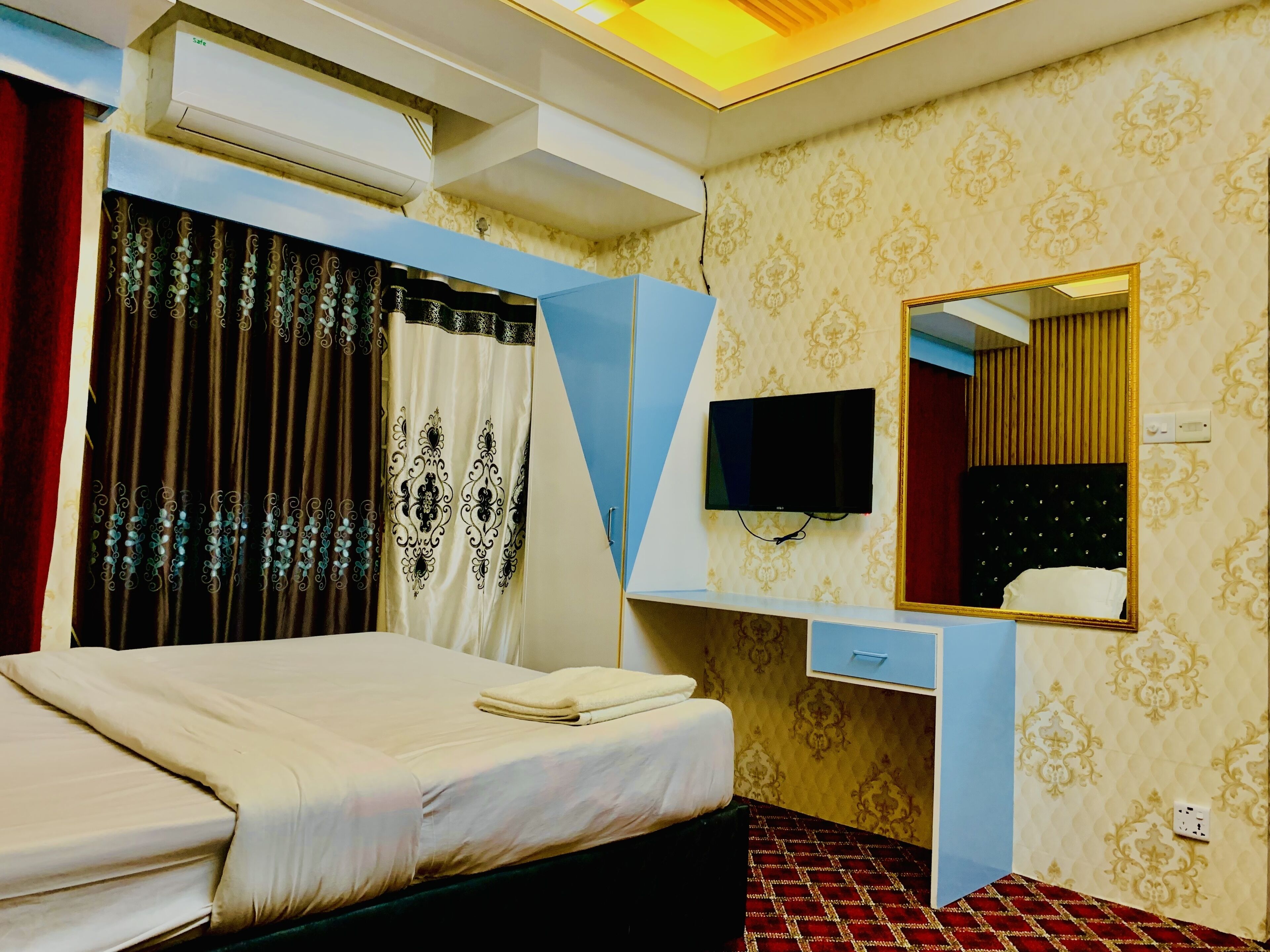 deluxe double room, 1 double bed, non smoking | desk, laptop workspace, iron/ironing board, free wifi