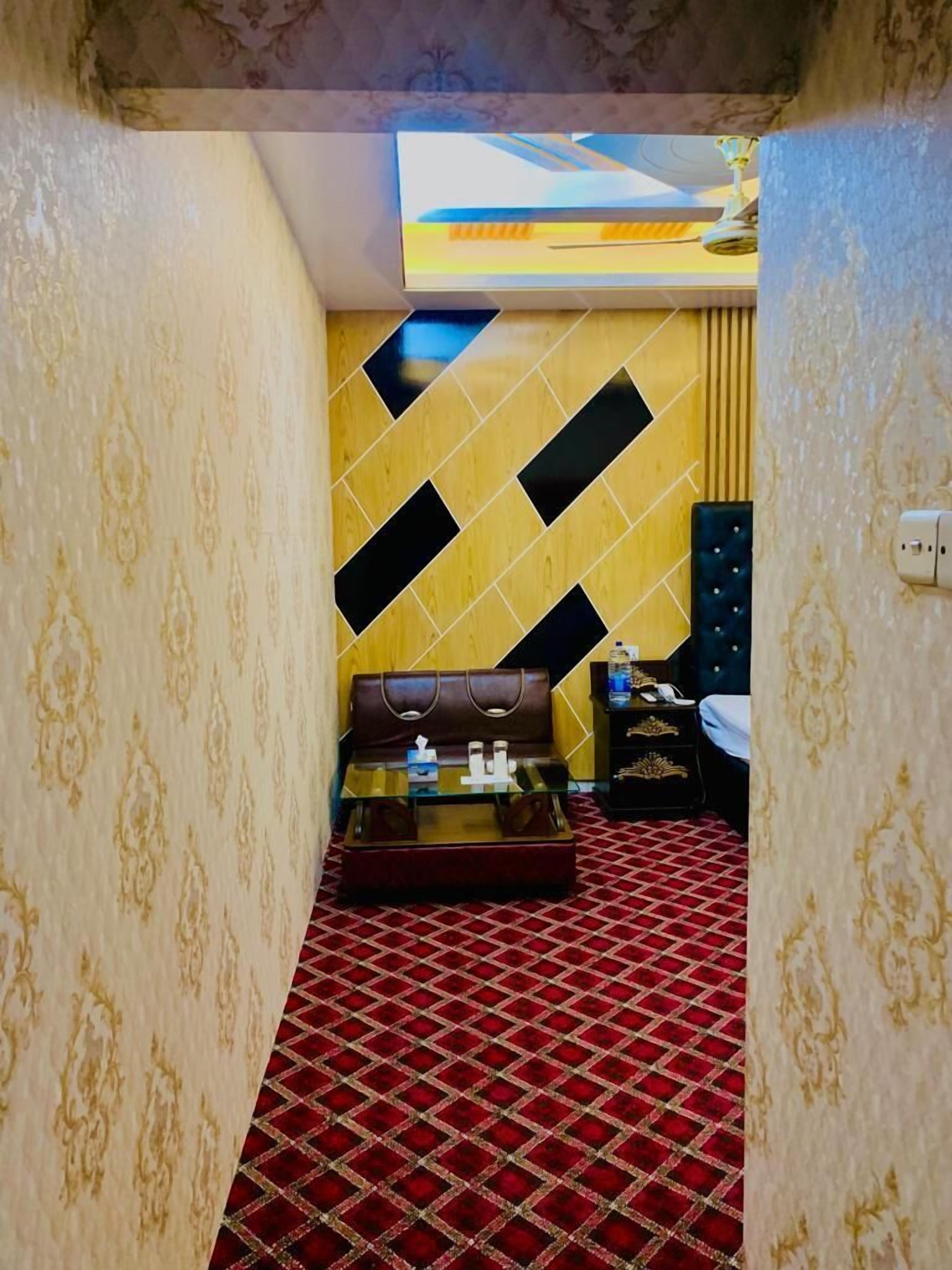 deluxe double room, 1 double bed, non smoking | desk, laptop workspace, iron/ironing board, free wifi