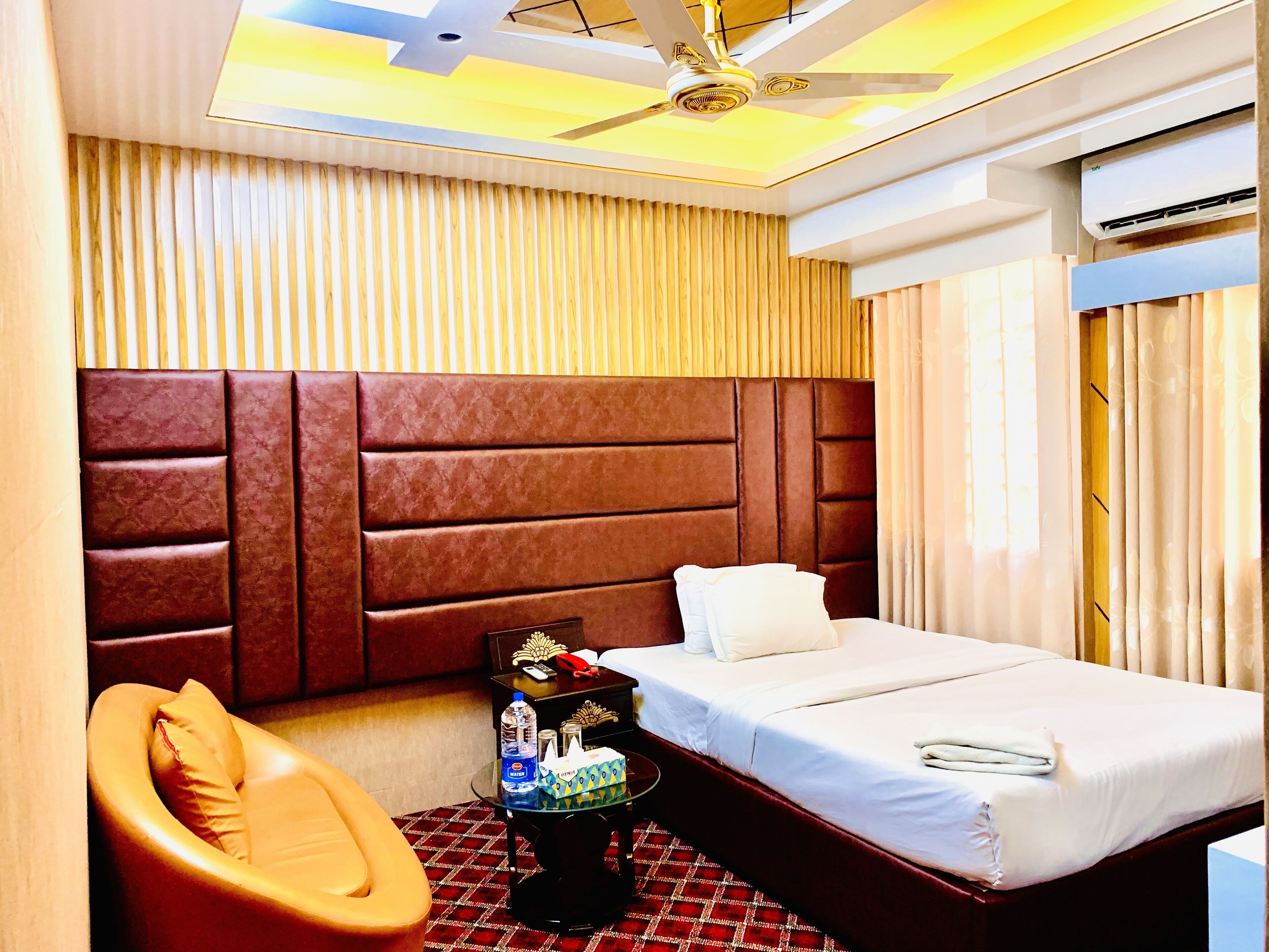 deluxe double room, 1 double bed, non smoking | desk, laptop workspace, iron/ironing board, free wifi