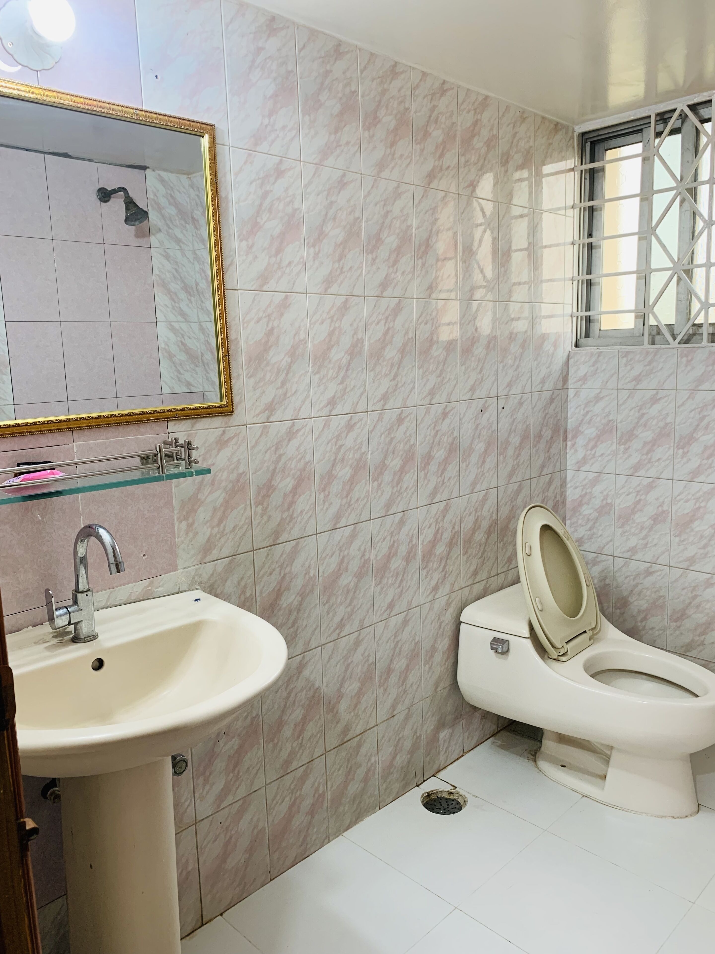 deluxe single room | bathroom | rainfall showerhead, towels